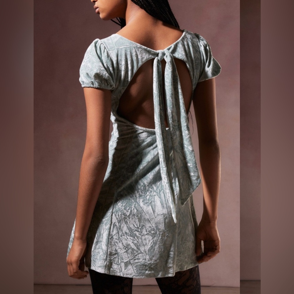 Kimchi Blue Jill Velvet Mini Dress NWOT Size M Green - Picture 3 of 9